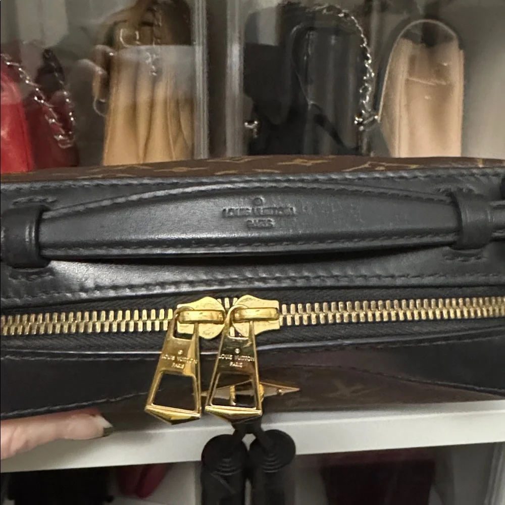 Authentic Louis Vuitton Saintonge Noir Monogram Crossbody Bag